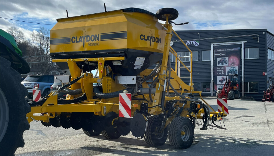 Denne såmaskina vil kunne tas i nærmere åsyn i områdene rundt Melhus, Fosen og Steinkjer i løpet av året. Claydon såmaskin fremfor Ritro.