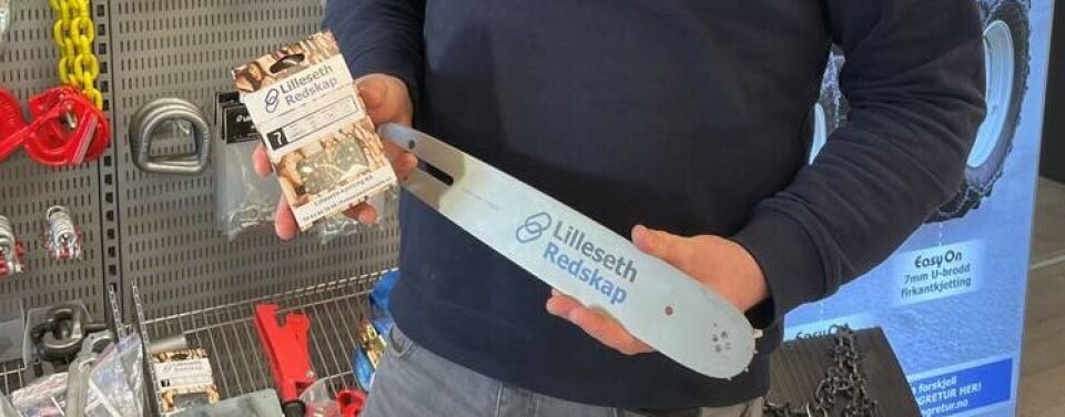 Lilleseth har fått nye produkter inn i porteføljen. Audun Aaserud viser fram nye Lilleseth sagsverd og Lilleseth sagkjede