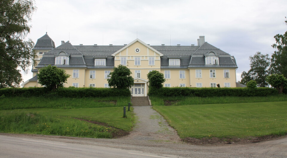 Internatet på Jønsberg vgs ble ferdig oppusset i 2018. Nå foreslår politikerne å legge ned hele skolen. Internatsbygningen på Jønsberg videregående skole.