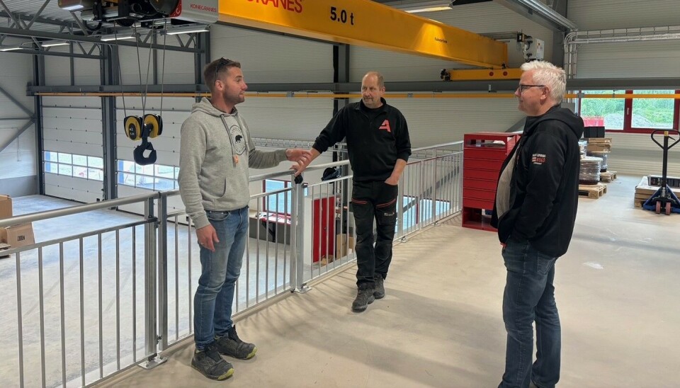 Fra venstre: Daglig leder i Meldal Byggservice, Trond Ingar Fagerli, styreleder Svein Endre Møkkelgård til høyre, og medeier i Orkla Landbrukspark, Torleif Moe. Fra verkstedet med totalentreprenør Meldal Byggservice representert ved daglig leder Trond Ingar Fagerli til venstre og styreleder Svein Endre Møkkelgård til høyre, sammen med medeier i Orkla Landbrukspark Torleif Moe.