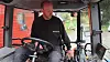 Rolf Åge Sørdal inni førerhytta på en traktor
