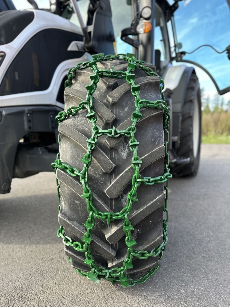 Valtra med Easy-On kjetting traktorhjul med kjetting