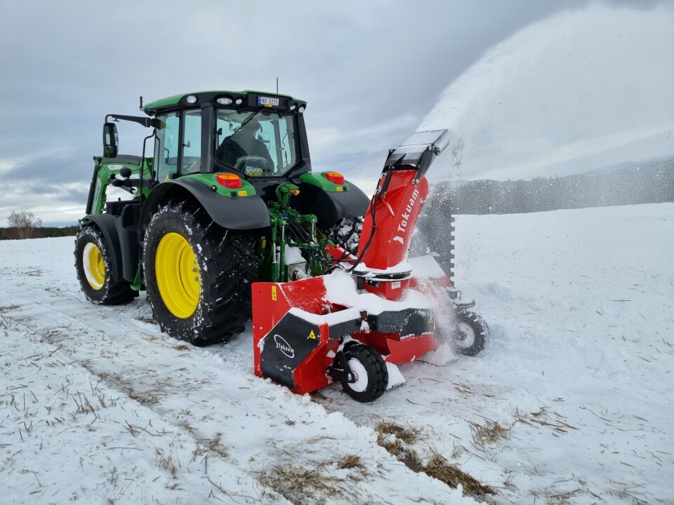 Offisielle Agroteknikk-nyheter for vintersesongen traktor med snøfreser