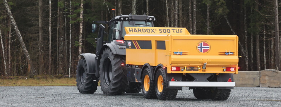 Trailer Systems vil sammen med BRI Agri kapre flere markedsandeler i det stramme norske tilhengermarkedet. Valtra med en Tor-tilhenger fra Trailer Systems bak.
