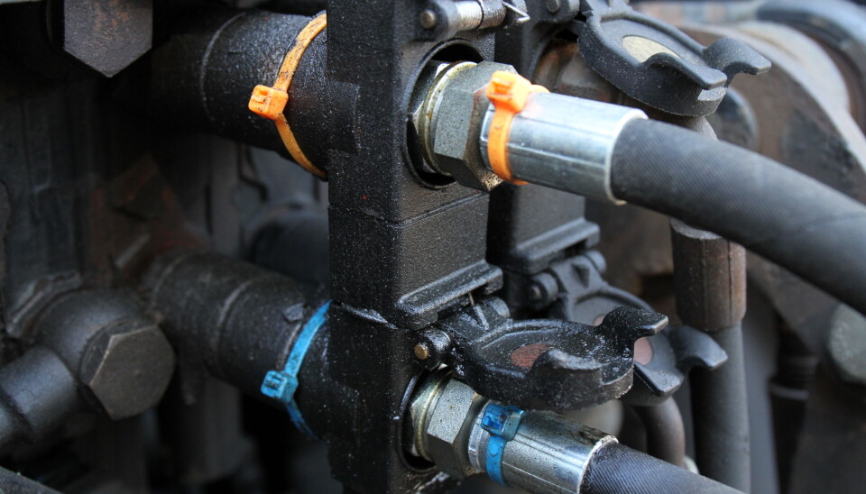 Bruk strips i ulike farger for rask og enkel markering av hydraulikkuttakene. Hydraulikkuttak og hydraulikkslanger med strips med matchende farger