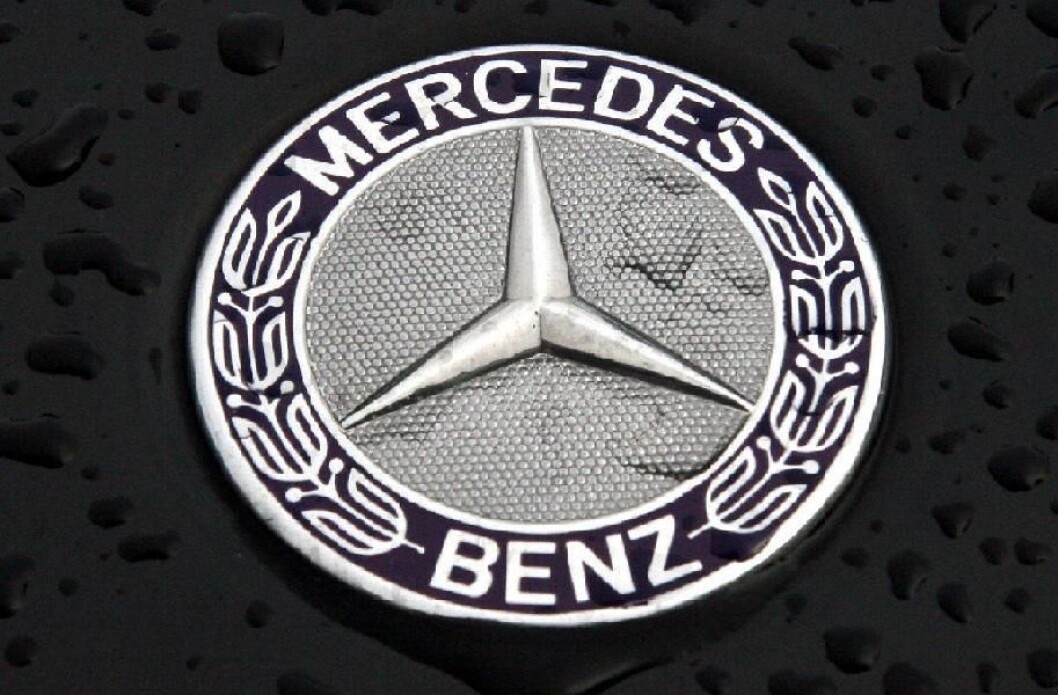 mercedes logo (colourbox.com) mercedes logo (colourbox.com)