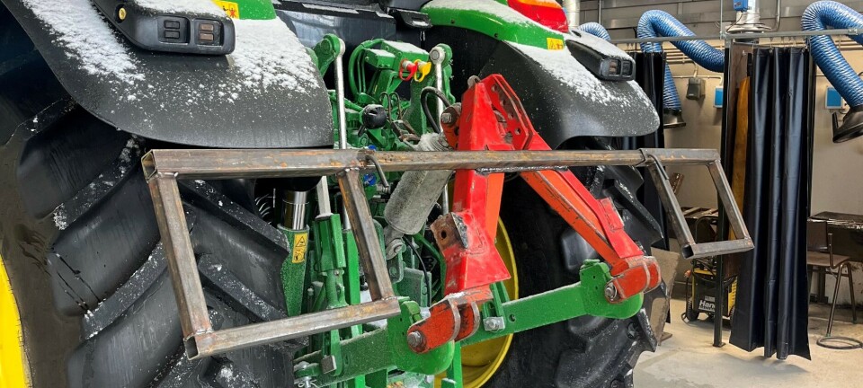 Ungdomsbedrift lager skvettlapper til traktor
