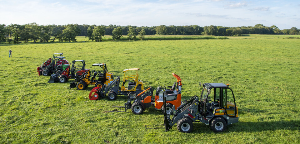 Sju maskiner stilte på startstreken, men en falt fra underveis i testen. EuroTrac W11 er betydelig mindre enn de andre. Derfor ble det ikke riktig å sammenligne den med resten av gruppa. Giant G 2700 E HD
JCB 403-E
Pitbull X27-50E
Relly 1.8E
Schäffer 23e
Weidemann 1390-E
