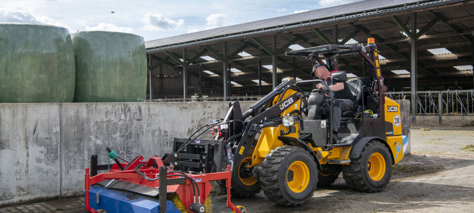 JCB 403-E:
Har komfort, mangler krefter