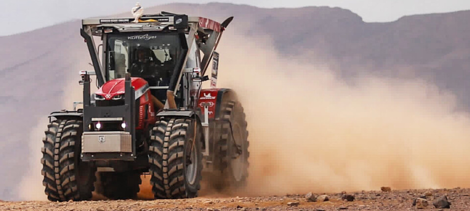 Gjennom ørkenen med Massey Ferguson 8S