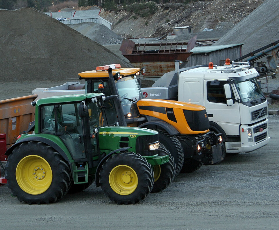 I testen som Bedre Gardsdrift, Transportmagasinet og Anleggsmagasinet utførte i 2007, fann vi ut at traktoren ikkje er lastebil. Uansett gjennomsnittleg traktor eller stor hurtigtraktor: Lastebilen er uslåeleg på å køyre last. 