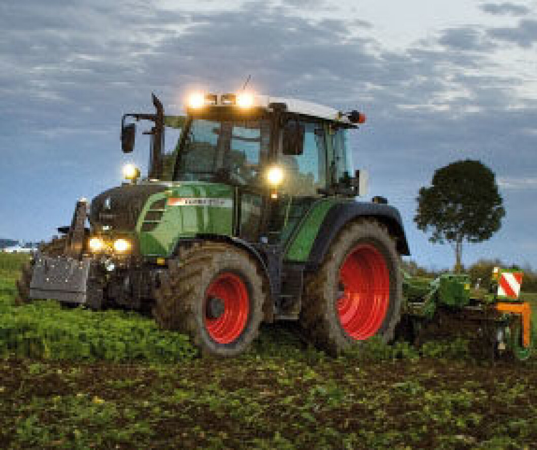 fendt 300 scr q.jpg fendt 300 scr q.jpg
