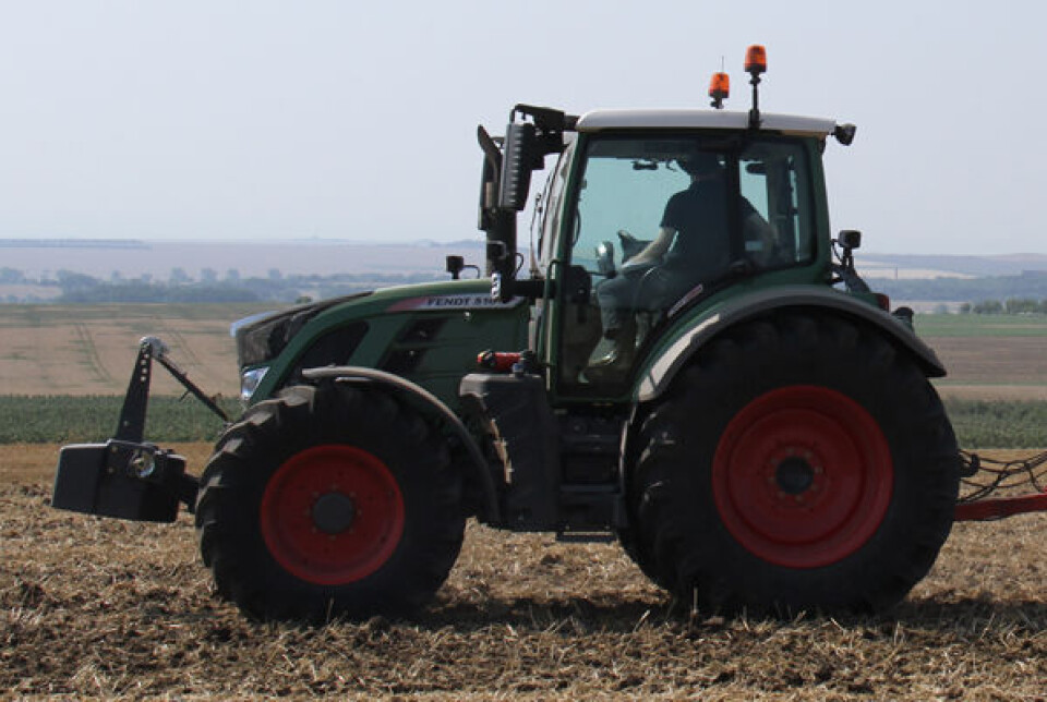 Fendt 516 er en av fire nye modeller i Fendt 500-serien. Fendt 516 på jordet