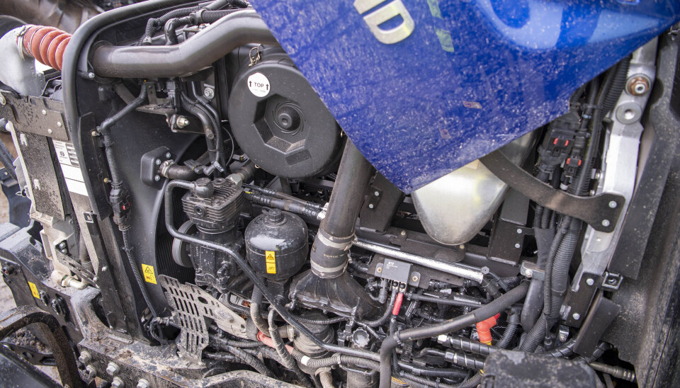 Det sitter en FPT-motor under panseret hos mange traktormerker. Motoren i en New Holland traktor er en Fiat Powertrain
