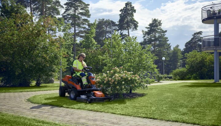 Nå inntar kunstig intelligens også grasklippingen