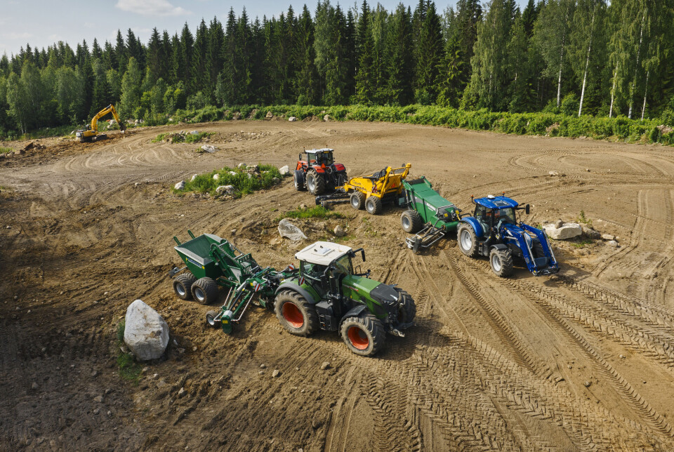 Testen ble gjennomført i juli i Vieremä, Finland. Traktorer med steinplukker på jorde