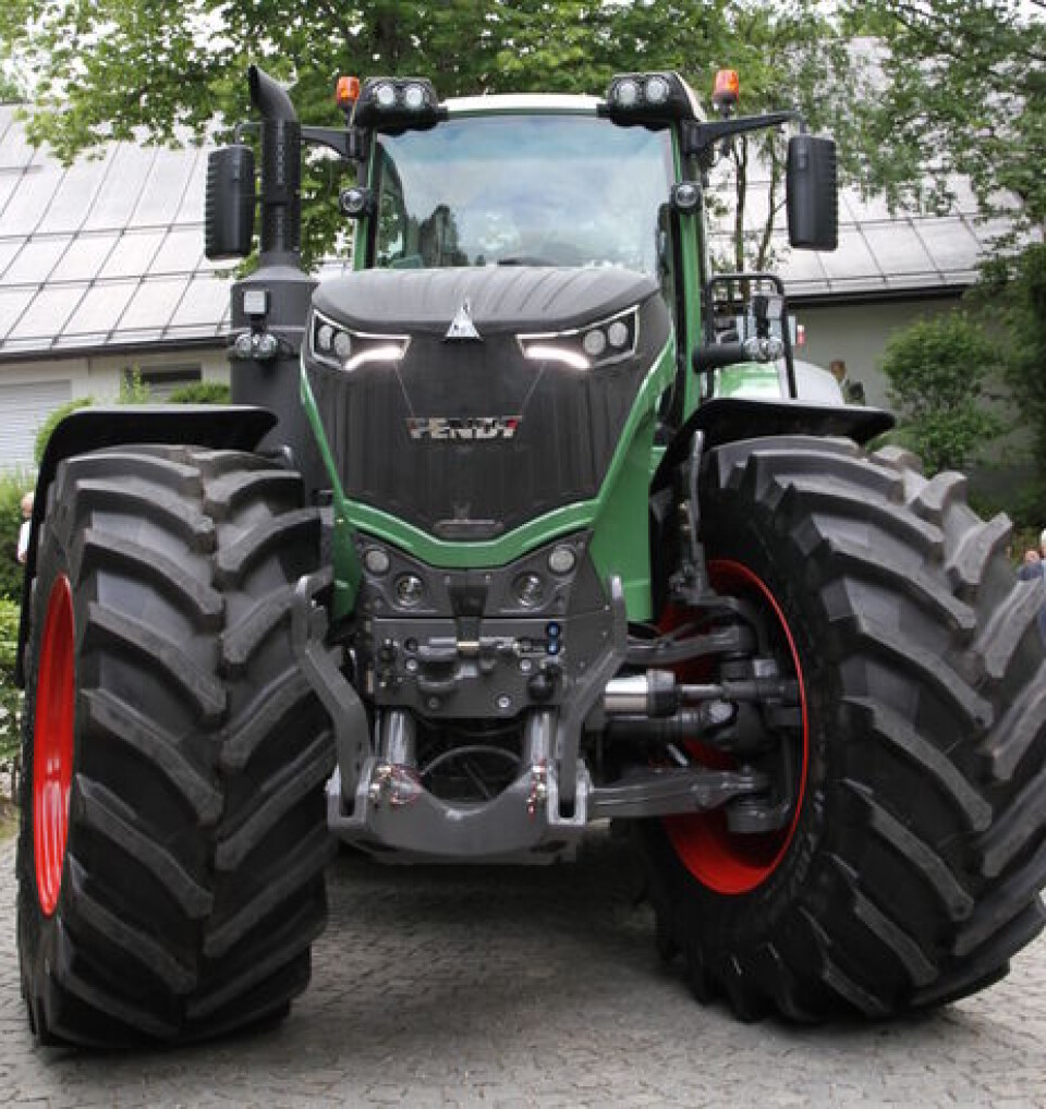 Fendt 1050 Vario Profi Plus. Fendt 1050 Vario Profi Plus sett forfra.