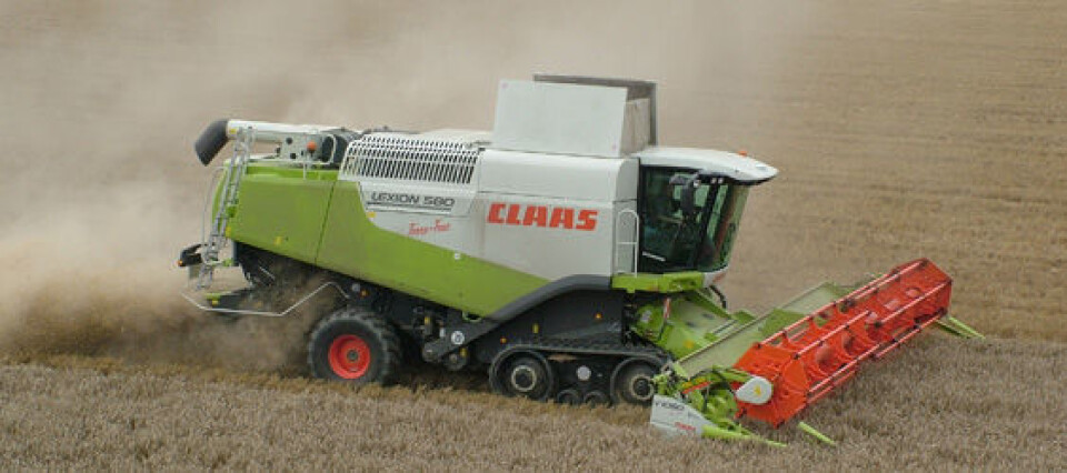 Skurtreskeren Claas Lexion 580TT i drift på jordet.