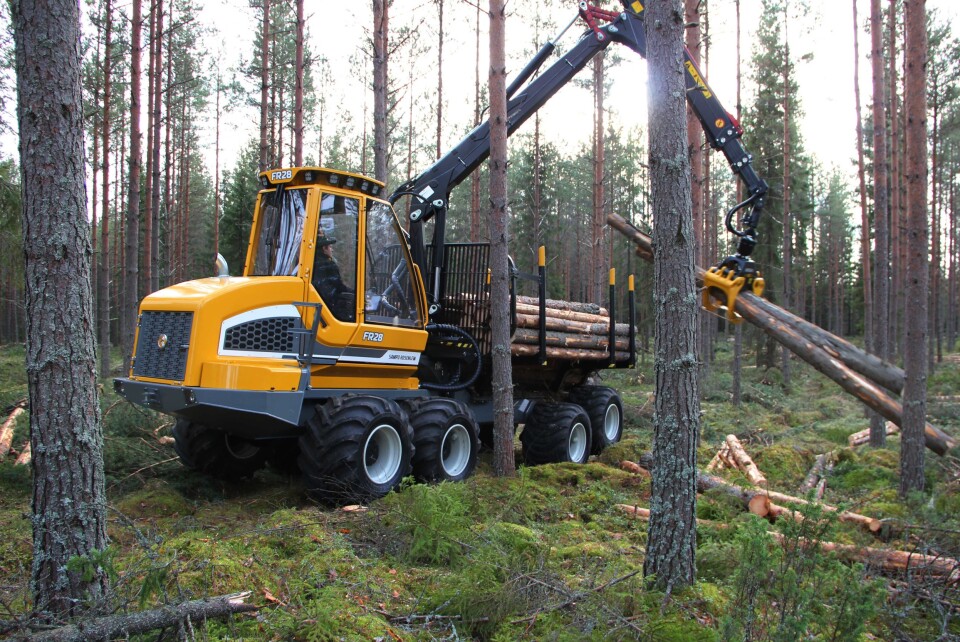 Lastbæreren Sampo FR28 i skogen