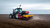 traktor med såmaskin