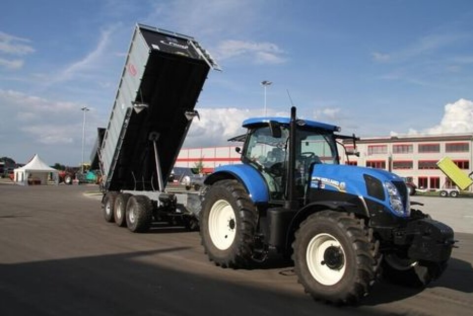 Store hengere er vanskelige å utnytte fullt ut, fordi traktoren enten blir for lett eller for motorsvak i følge regelverket. Store hengere er vanskelige å utnytte fullt ut, fordi traktoren enten blir for lett eller for motorsvak i følge regelverket.