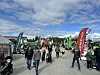 Mennesker som vandrer mellom standene på Agrisjå 2026