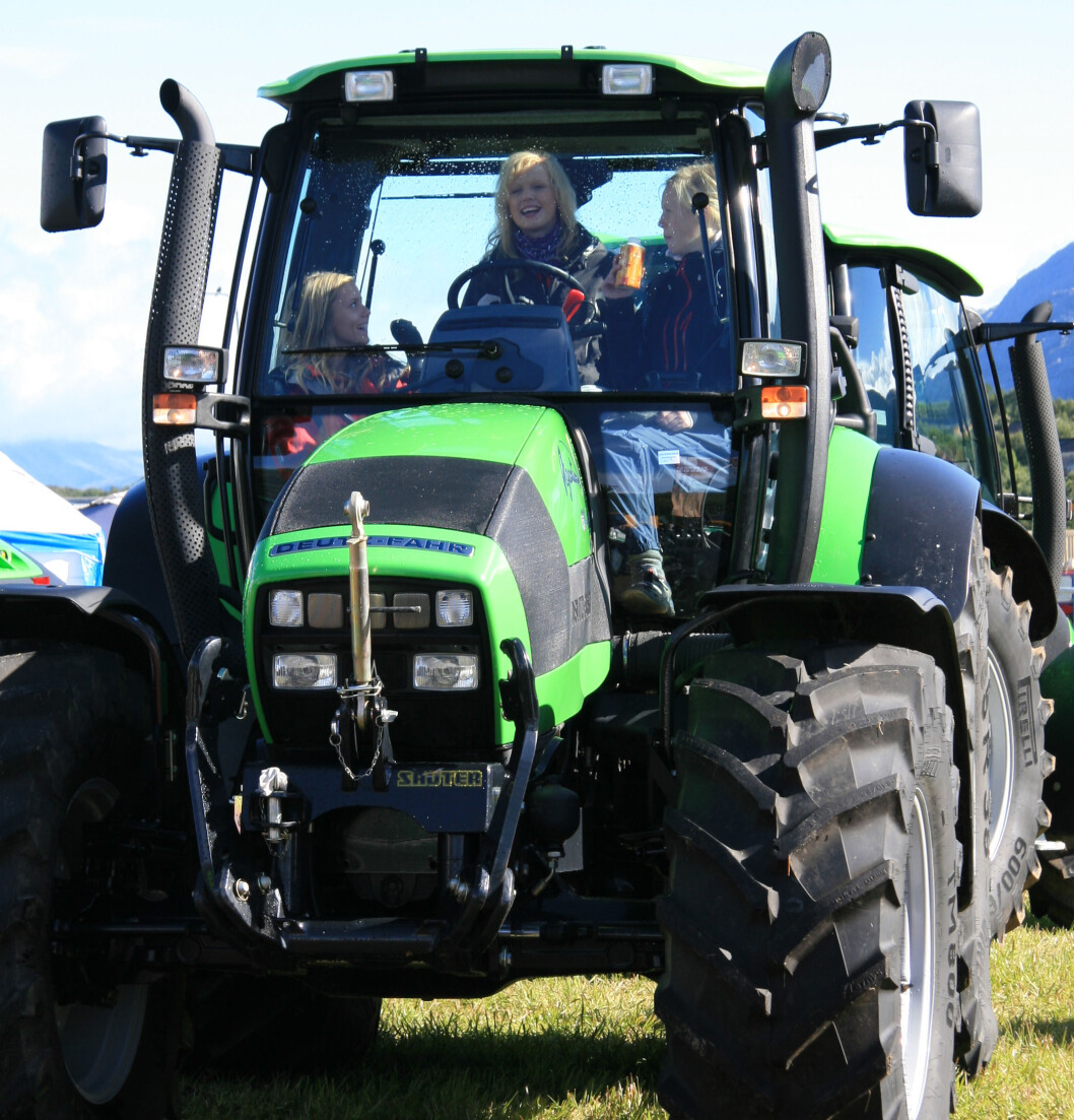 Horva_03 Deutz-Fahr Agrotron Horva_03 Deutz-Fahr Agrotron
