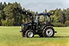 traktor utstilt på jorde.