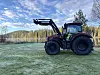 Traktor ved elv.