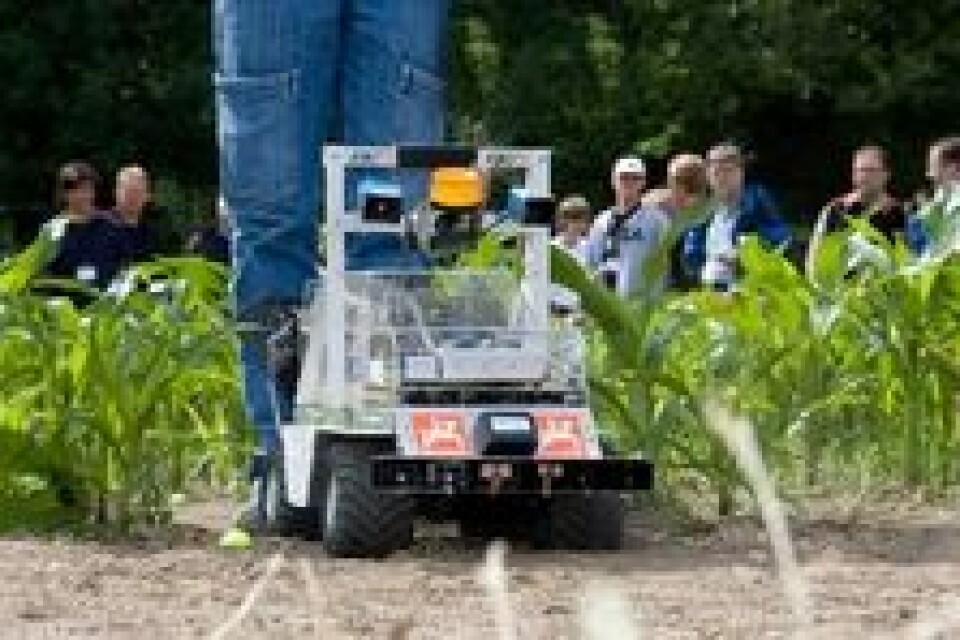 Roboter sår frø og luker ugress