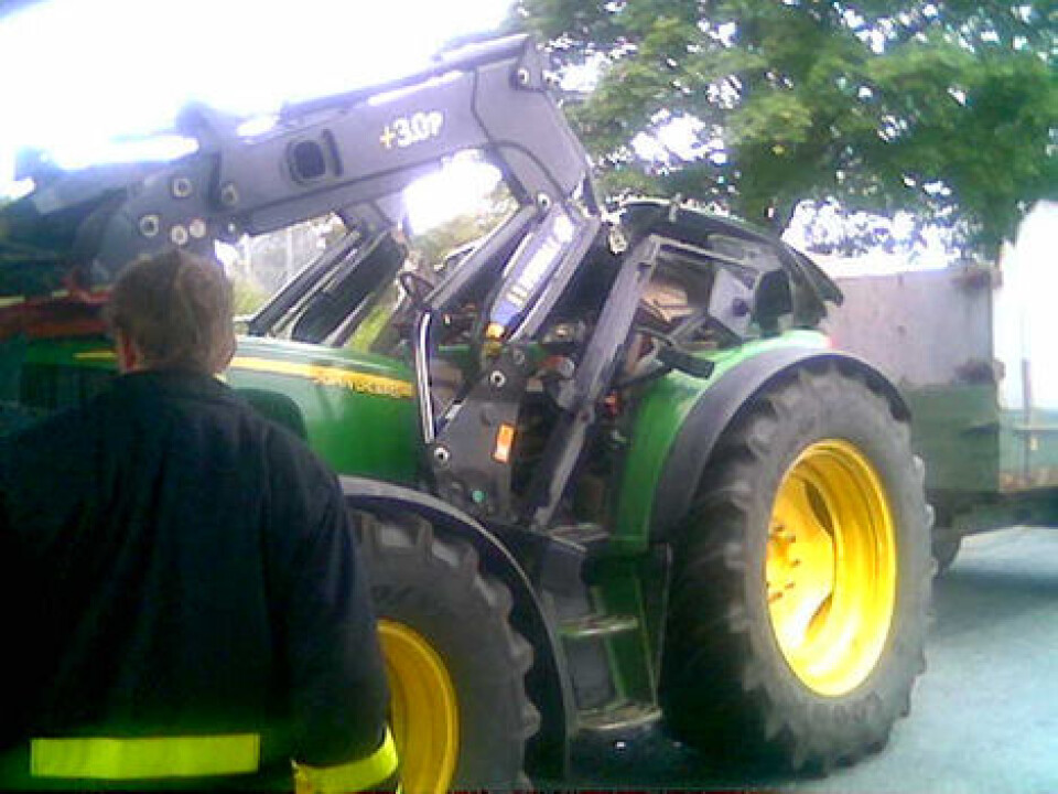 Klemt fast i traktorulykke