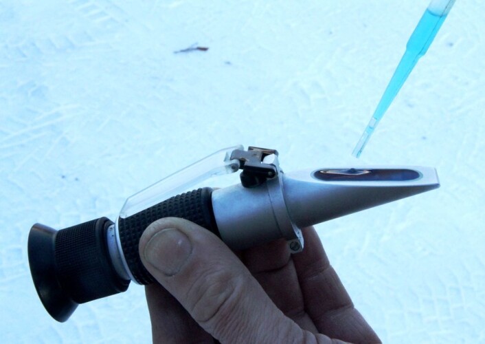 En slik kikkert er det sikreste instrumentet for å måle kjølevæskas frysepunkt. En slik kikkert er det sikreste instrumentet for å måle kjølevæskas frysepunkt.