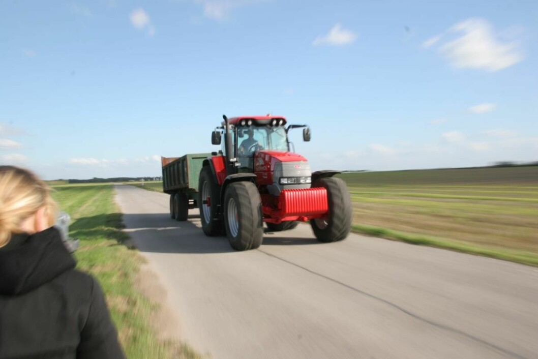 Raske traktorar er så godt som aldri involverte i alvorlege trafikkulukker. Det er noko av argumentasjonen Senterpartiet legg fram mot eit krav om EU-kontroll av traktor.