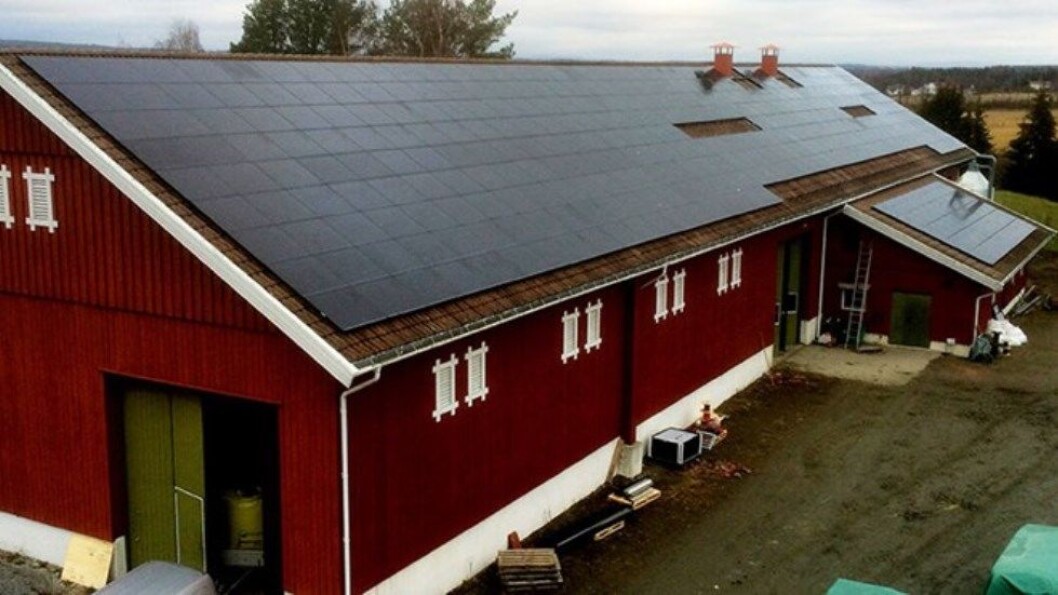 Solceller på låvetaket til Grøndalen gård. Foto: Hans Arild Grøndahl Solceller på låvetaket til Grøndalen gård. Foto: Hans Arild Grøndahl