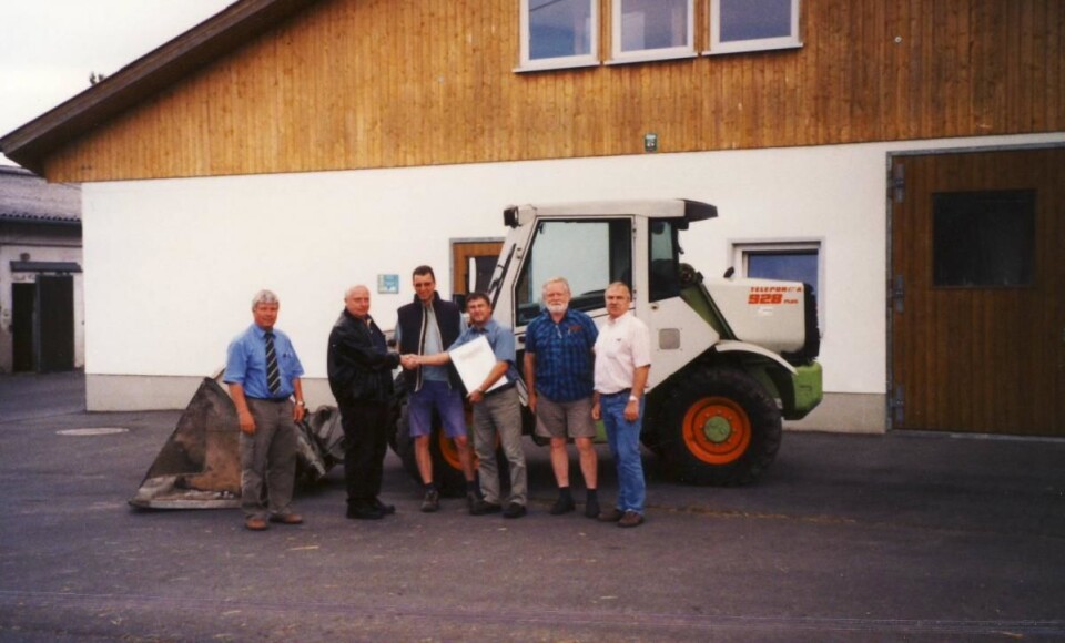 Dette bildet ble tatt da den samme teleskoplasteren passerte 10 000 arbeidstimer i 2004.