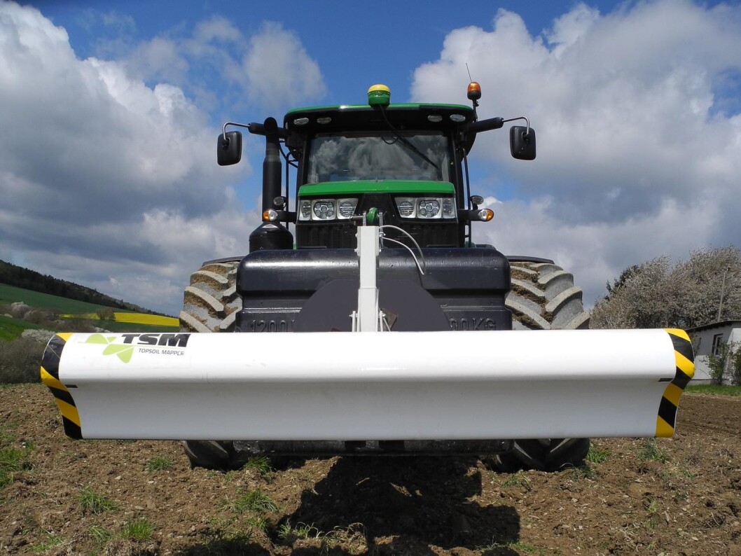 TopSoil Mapper er i stand til å måle tre parametre i jorda samtidig og sende dataene til jordarbeidingsredskaper som følger etter. TopSoil Mapper er i stand til å måle tre parametre i jorda samtidig og sende dataene til jordarbeidingsredskaper som følger etter.