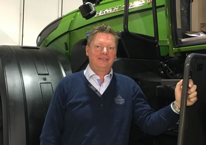 Mads Lier og Eiksenteret Kløfta kunne tidligere denne uka levere Norges første Fendt 1050 Vario Profi Plus til en kunde på Romerike. Mads Lier og Eiksenteret Kløfta kunne tidligere denne uka levere Norges første Fendt 1050 Vario Profi Plus til en kunde på Romerike.