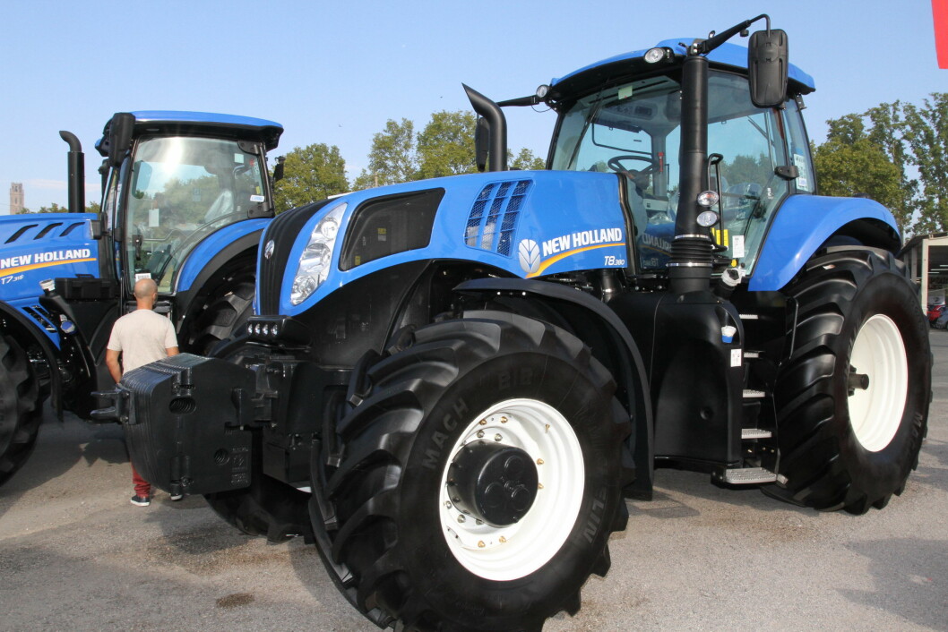 Foreløpig er det to traktor-kunder som har bestilt keramisk lakk-beskyttelse i Sverige.