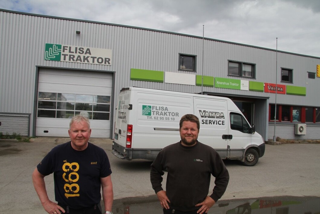 Dagens drivere av Flisa Traktor, Svein Graaberget og Thomas Graaberget, blir med videre i det nye samlokaliserte selskapet med Akershus Traktor og Eiksenteret på Flisa. (Arkivfoto: Håkon Bjerke) Dagens drivere av Flisa Traktor, Svein Graaberget og Thomas Graaberget, blir med videre i det nye samlokaliserte selskapet med Akershus Traktor og Eiksenteret på Flisa. (Arkivfoto: Håkon Bjerke)