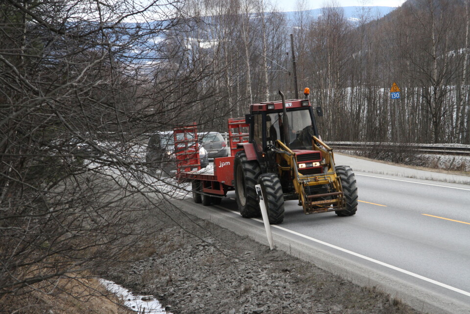 Gamle-E6 gjennom Gudbrandsdalen har i utgangspunktet eit vanleg køyrefelt i kvar retning, og der er mykje landbrukstrafikk. Det er vanskeleg å sjå at dei som har planlagt ombygginga av gamle-E6 har oppfatta at landbruket stundom ferdast langs vegen. Gamle-E6 gjennom Gudbrandsdalen har i utgangspunktet eit vanleg køyrefelt i kvar retning, og der er mykje landbrukstrafikk. Det er vanskeleg å sjå at dei som har planlagt ombygginga av gamle-E6 har oppfatta at landbruket stundom ferdast langs vegen.