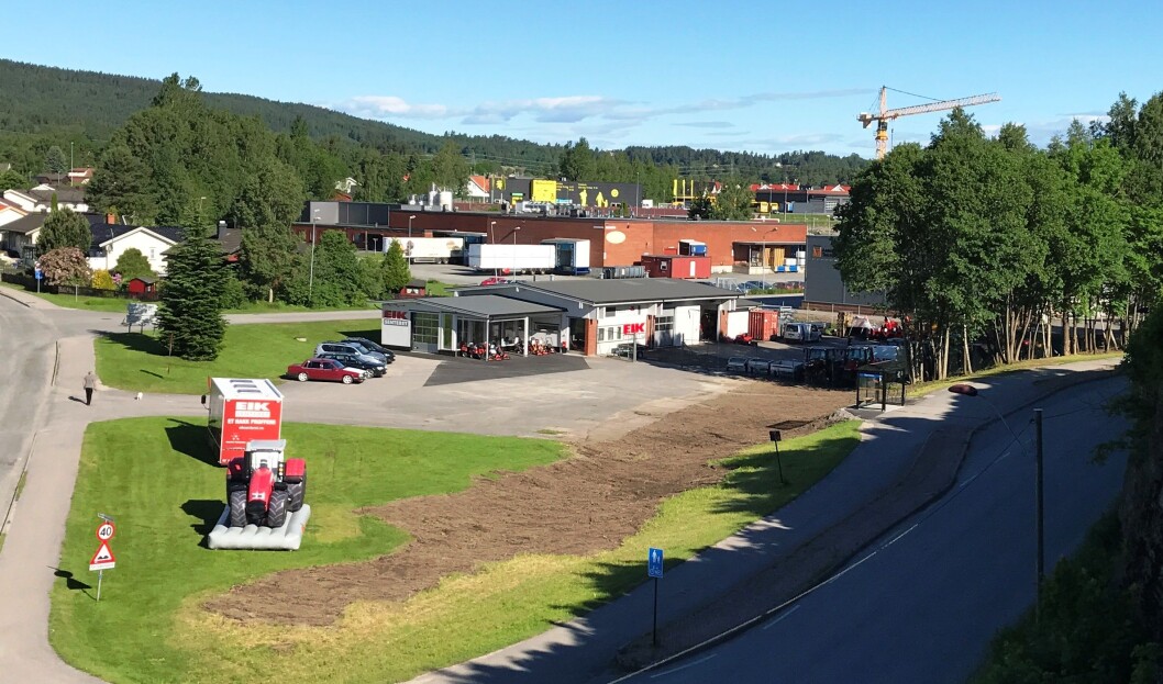 Det nye Eiksenteret i Porsgrunn ligger i Bjørndalsjordet 1, like ved avkjøringa til Pors Stadion. Det nye Eiksenteret i Porsgrunn ligger i Bjørndalsjordet 1, like ved avkjøringa til Pors Stadion.