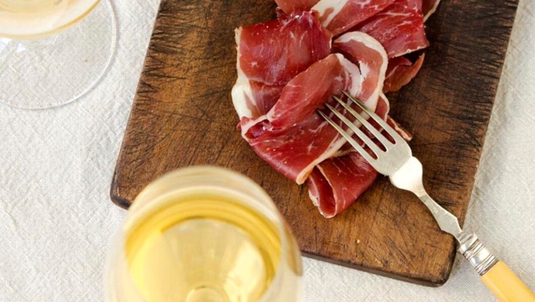 Spanske og italienske spekeskinker kan nå oppleve konkurranse fra den norske lammeskinka, fenalåret. Foto: Matmerk Spanske og italienske spekeskinker kan nå oppleve konkurranse fra den norske lammeskinka, fenalåret. Foto: Matmerk