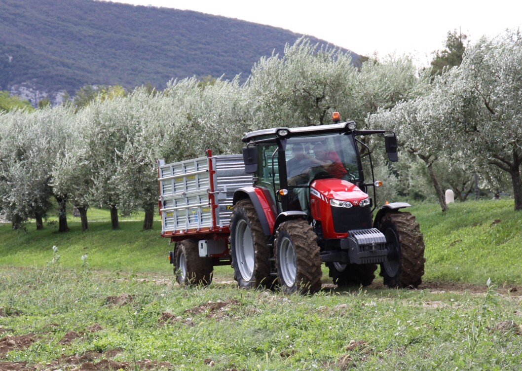 MF 5709 Dyna 4 blir S-serie. Foto: S. Bigseth MF 5709 Dyna 4 blir S-serie. Foto: S. Bigseth