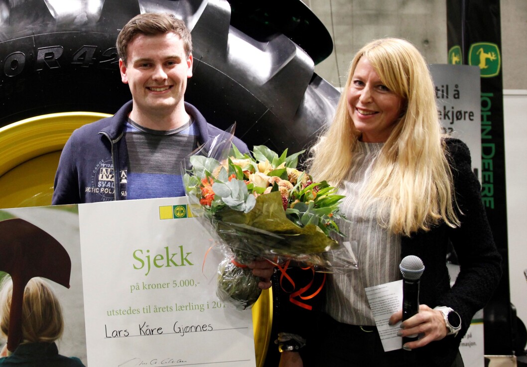 Årets lærling, Lars Kåre Gjønnes, og Kristin B. Watndahl, HR-direktør i Felleskjøpet. Pressefoto Årets lærling, Lars Kåre Gjønnes, og Kristin B. Watndahl, HR-direktør i Felleskjøpet. Pressefoto