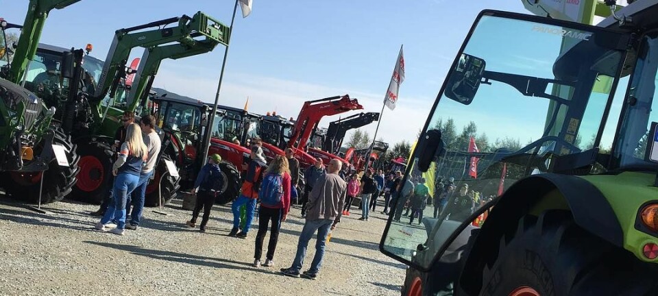 Utstilling av traktor og maskiner på landbruksmessa Agrisjå i Trøndelag.