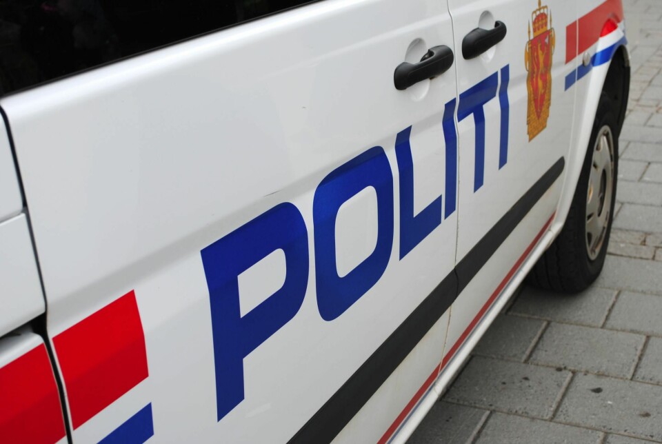 Politiet i Trøndelag melder på Twitter om et ødelagt fjøs i Oddal.