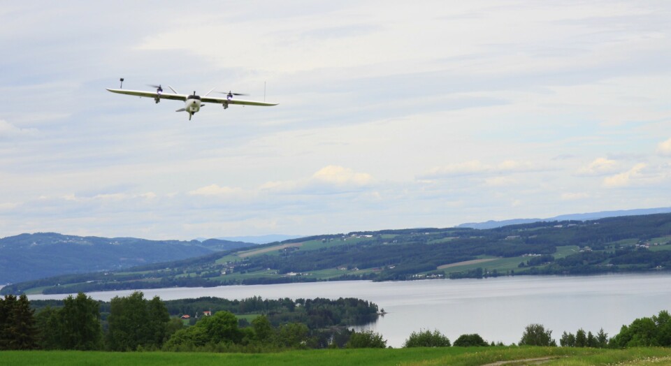 Dronefly i bruk på Apelsvoll. Foto: S.Bigseth
