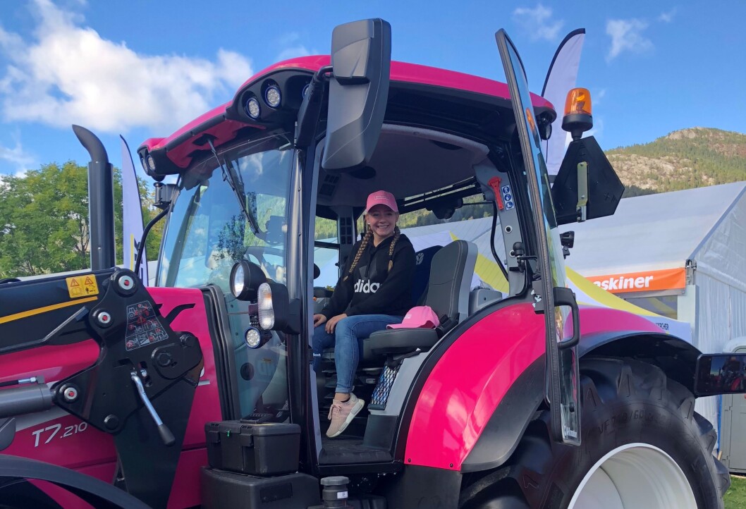 Oda Braut fikk oppfylt ønsket om rosa traktor. Oda Braut fikk oppfylt ønsket om rosa traktor.