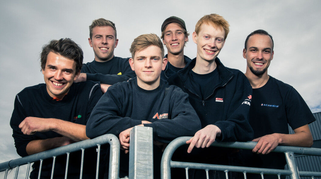 De seks "Årets lærling" står klar til å ta imot deg på Agroteknikk: Hans Magnus Kongtorp, Westreng maskin (t.v.), Marcus Solberg Johansen, Felleskjøpet, Rasmus Musum, Akershus traktor, Anders Myhre, CF Maskin, Jørgen Sand, Eik Senteret og Roar Sjåberg, A-K maskiner. Foto: Espen Solli De seks "Årets lærling" står klar til å ta imot deg på Agroteknikk: Hans Magnus Kongtorp, Westreng maskin (t.v.), Marcus Solberg Johansen, Felleskjøpet, Rasmus Musum, Akershus traktor, Anders Myhre, CF Maskin, Jørgen Sand, Eik Senteret og Roar Sjåberg, A-K maskiner. Foto: Espen Solli