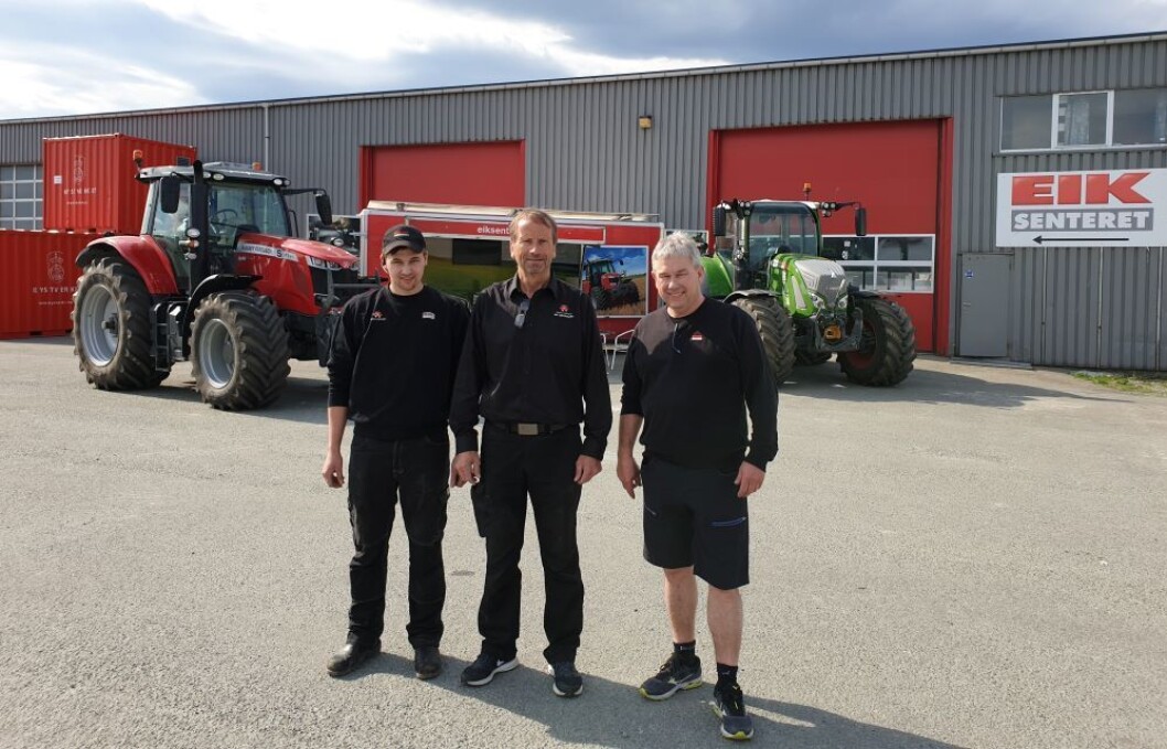 Fra høyre: Øyvind Wekre, salgssjef; Per Braa, selger; Ørjan Flataunet, mekaniker. Foto: Eiksenteret Midt-Norge Fra høyre: Øyvind Wekre, salgssjef; Per Braa, selger; Ørjan Flataunet, mekaniker. Foto: Eiksenteret Midt-Norge